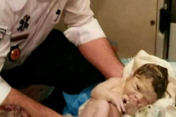 تولد نوزاد عجول توسط کارشناسان اورژانس 115 شهرستان جاجرم